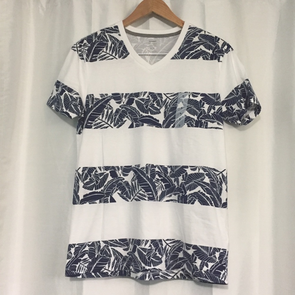 NWT Men’s White Tropical V-neck Tee Size Small